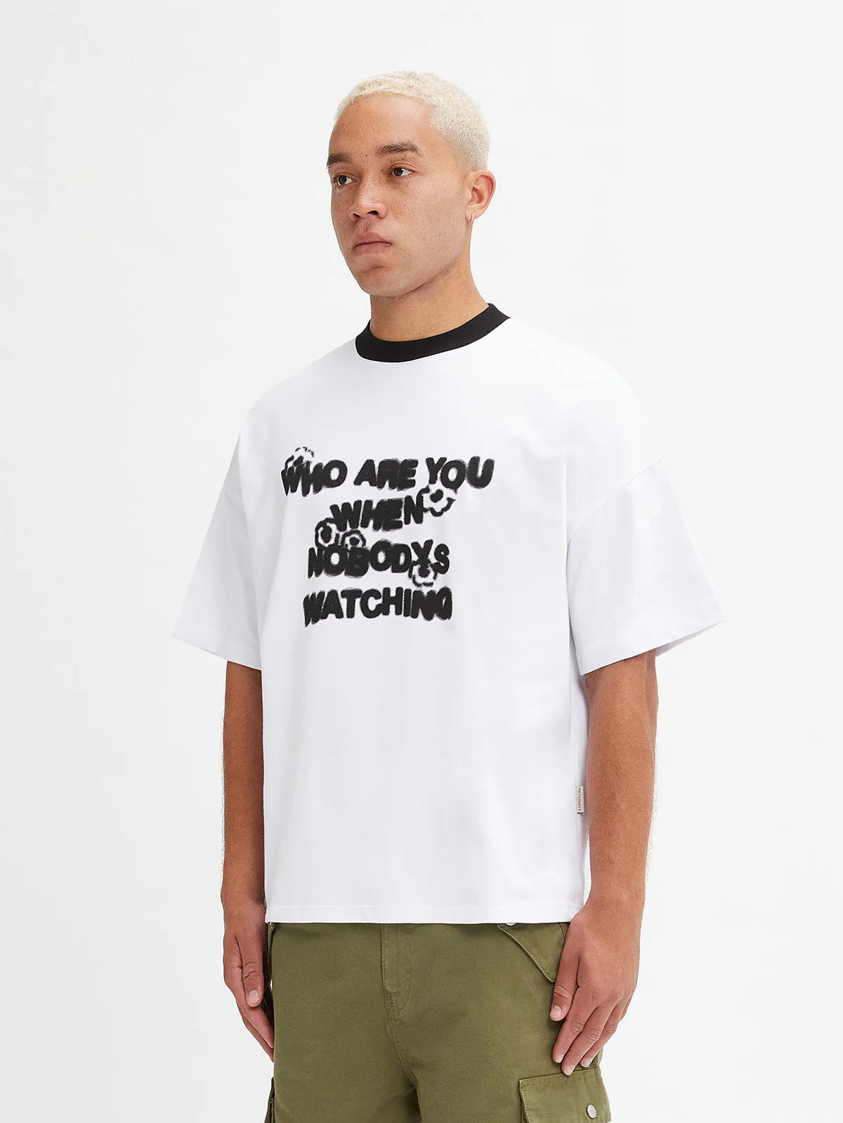 T-SHIRT NOBODYS WATCHING - WHITE/BLACK